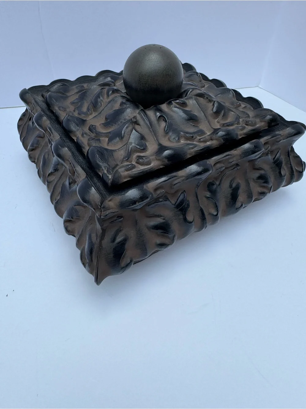 Vintage Roma Carved Wood Leaf Trinket Jewelry Box Velvet Lined Canada